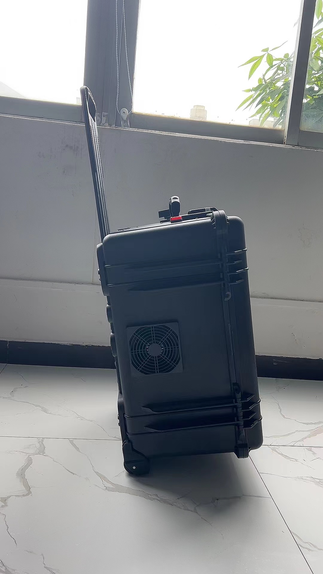 郁南手拉箱型移动通信干扰器